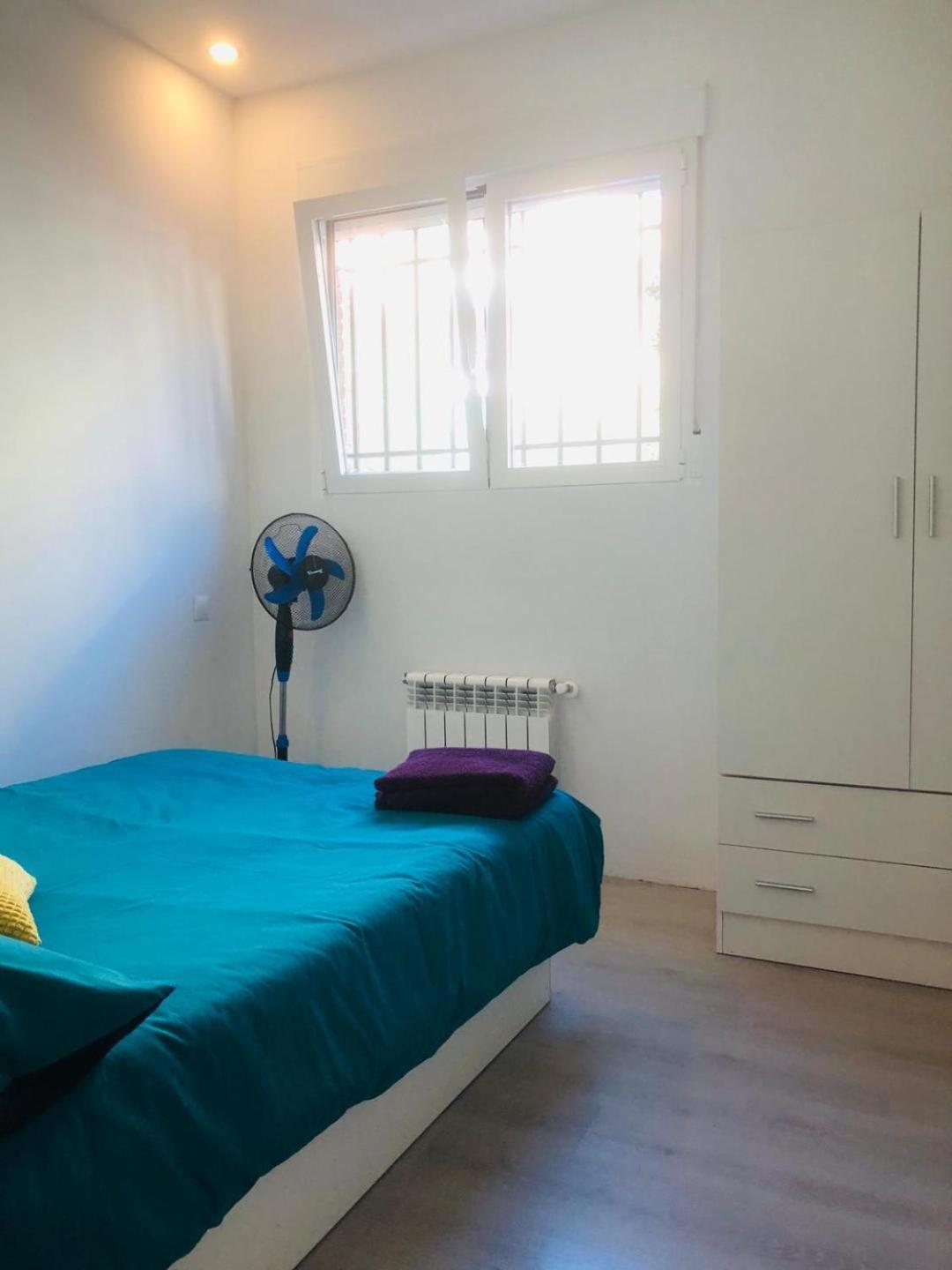 10' Walk To Bernabeu Max 8p, 3bedr, 1sofa, 2bath Madrid